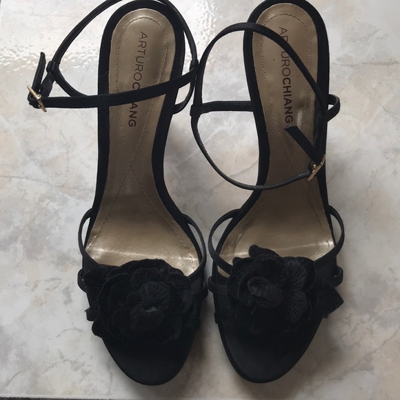 COPY - Arturo Chiang black slight platform satin sandals with velvet rosettes E… - Picture 2 of 5
